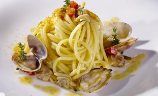 prato de macarrão com frutos do mar