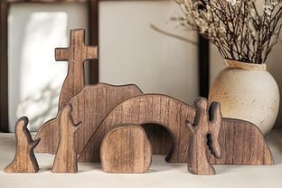 empty tomb decoration