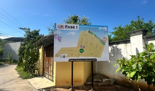 Valla publicitaria de gran formato. Diseño e impresión de alta calidad para destacar marcas.