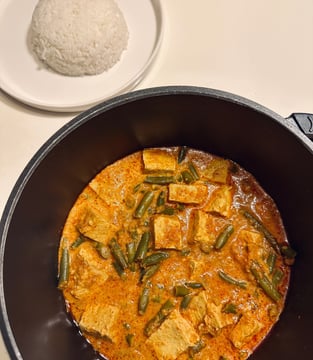 vegan tofu curry with green beans
