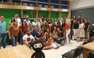 grupo de pessoas reunidas após treinamento de criatividade do Dojô de Criatividade