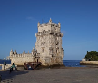 Torre de Belém, em Lisboa, num dia de sol