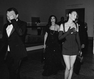 Leonardo DiCaprio brillo en la Met Gala
