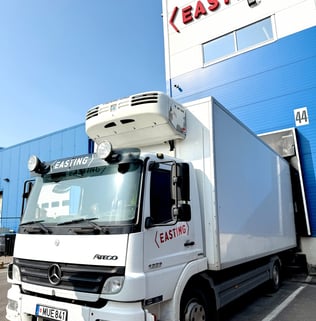 Easting transportas prie rampos.