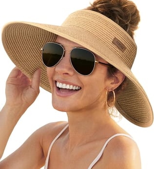 Sombrero de ala ancha estilo playero
