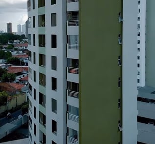 pintura nova na fachada de um prédio