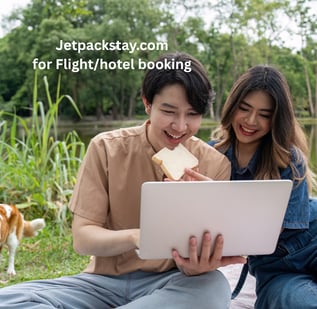 Couple booking the flights with jetpackstay.com