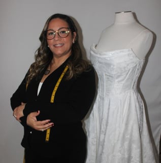 Janny Duran an expert in wedding dresses alterations