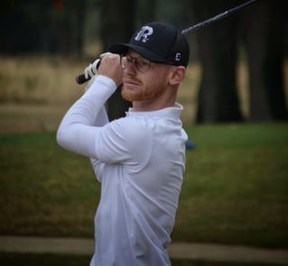 Golfeur portant la casquette Road trip Rennes BZH