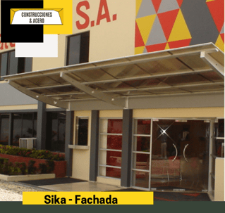 Fachada con puertas de vidrio elegante