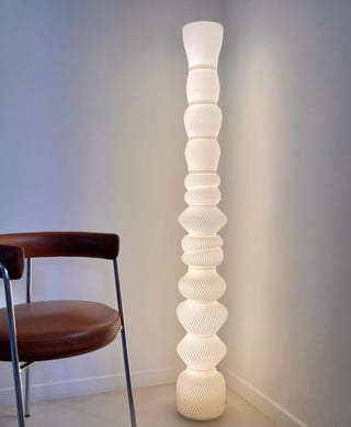 Lampadaire en bioplastique par Julie Mallet 