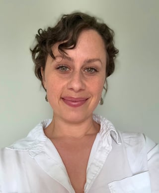 a white woman with a white shirt and a white shirt