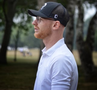 Golfeur portant la casquette Road trip Rennes BZH