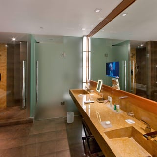 Bathroom in JW Marriott Marquis Miami with a mirror 