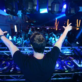 nigth party Clevelander Hotel with a DJ and many people