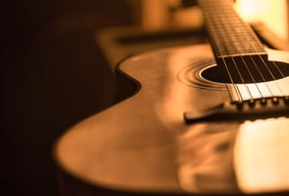 guitare en paulownia