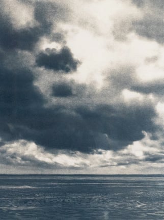 Tirage cyanotype viré au café Mer obscure 3 en vente