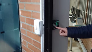 Instalación de control de acceso biométrico