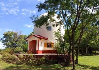 Kuppelhaus mit 1 Hektar Grundstück zum Kauf in Troche, Paraguay