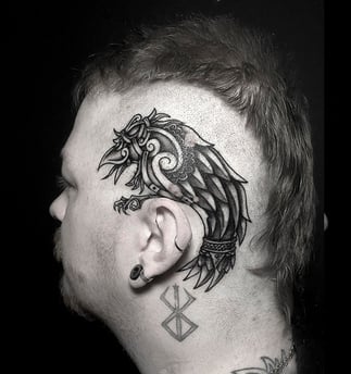 Tatouage crane corbeau nordique viking. Skull tattoo crow