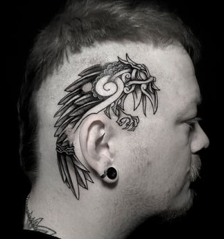 Tatouage crane corbeau nordique viking. Skull tattoo crow