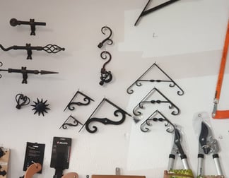 escuadras y barras de forja