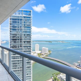 view of the beach from Miami Vacation Rentals - Brickell hotel, the sky in the background with the sun shining