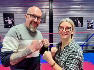 Ludovic et Sandrine Bellemere, président et secrétaire-trésorière du club, en garde de boxe