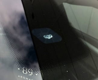 Automobilio stiklas su lietaus ir šviesos davikliu/jutikliu