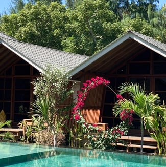 Genteng uPVC Royalroof untuk WAH hotel dan resort