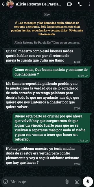 Conversación de WhatsApp de una clienta que confirma el regreso de su pareja tras un ritual de Amor 