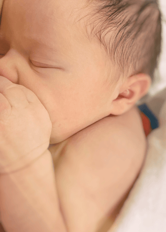 bébé peau à peau