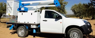 Pick up con cesta elevadora