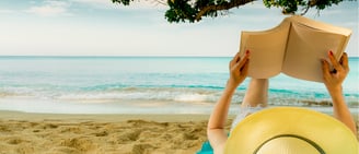 Préparation d'un concours sur la plage pendant les vacances