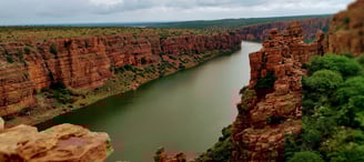 Mesmerising view of Penna river carving the Gandikota canyon