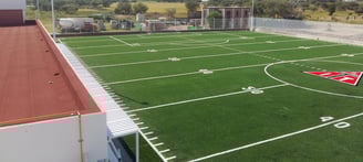 cancha de futbol americano de pasto sintetico de una universidad