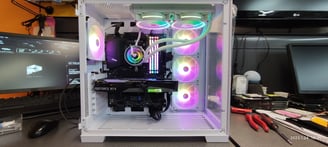 equipo con caja blanca y leds