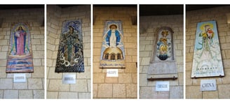 Mosaicos internacionais na fachada da Basílica da Anunciação em Nazaré, logo na entrada.