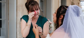 mariage, émotion, robe de mariée, larmes et joie