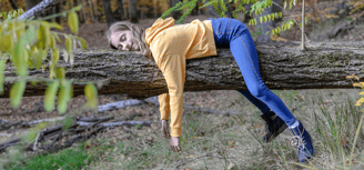 Femme qui dort sur arbre, pas fan de travail