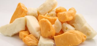 Raw cheese curds - mixed yellow and white