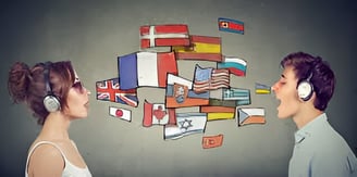 Dos personas hablando otro idioma