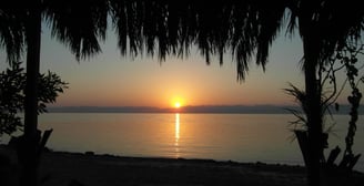 izlazak sunca iznad crvenog mora s pogledom na izlazak sunca