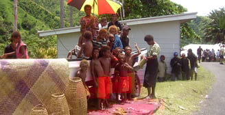 foto de vendedores locais na  ilha de Rabaul