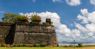 vista da muralha intramuros em manila nas filipinas
