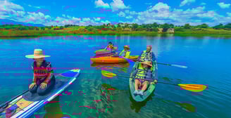 Paseo familiar entre aguas tranquilas y naturaleza