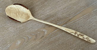 Spoon with floral kolorosing design