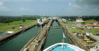 como os cruzeiros exploram o canal do panama