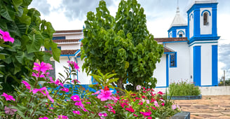 Praça e Igreja Histórica em Santo Antônio do Leite, Distrito Histórico de Ouro Preto, Minas Gerais