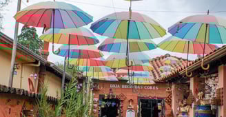 Loja com Guarda Chuvas e Artesanatos em Bichinho, Minas Gerais, Distrito de Prados perto de Tiradent